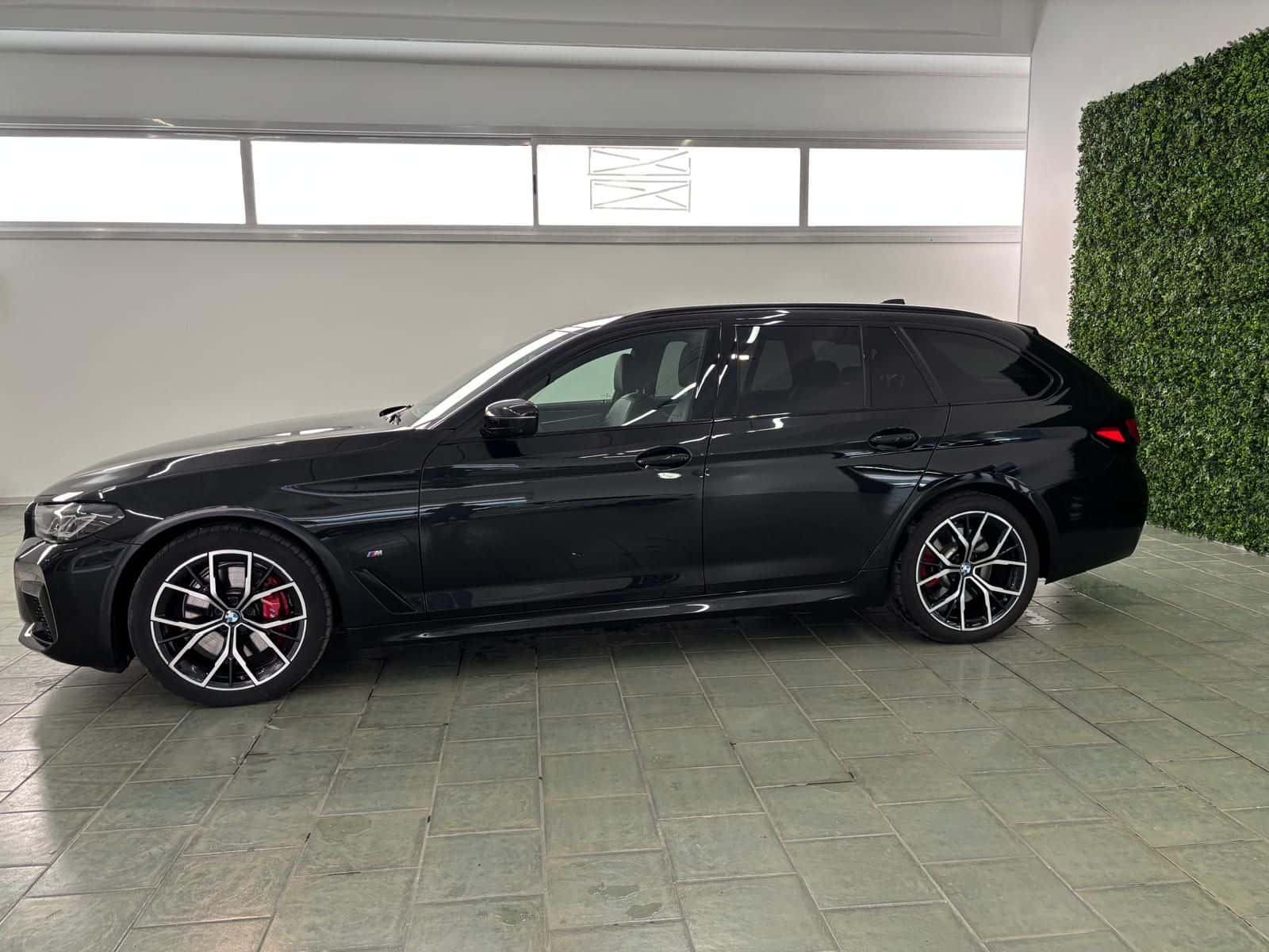 BMW 520 Serie 5 G31 20 LCI 520d Tour mhev 48V xdr Msport - Immagine 2