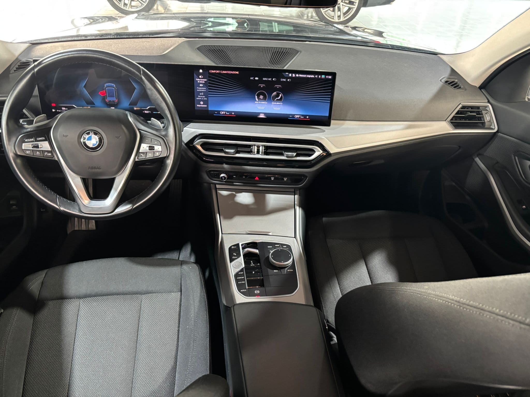 BMW 320 Serie 3 G21 2022 Touring 320i Touring auto - Immagine 11