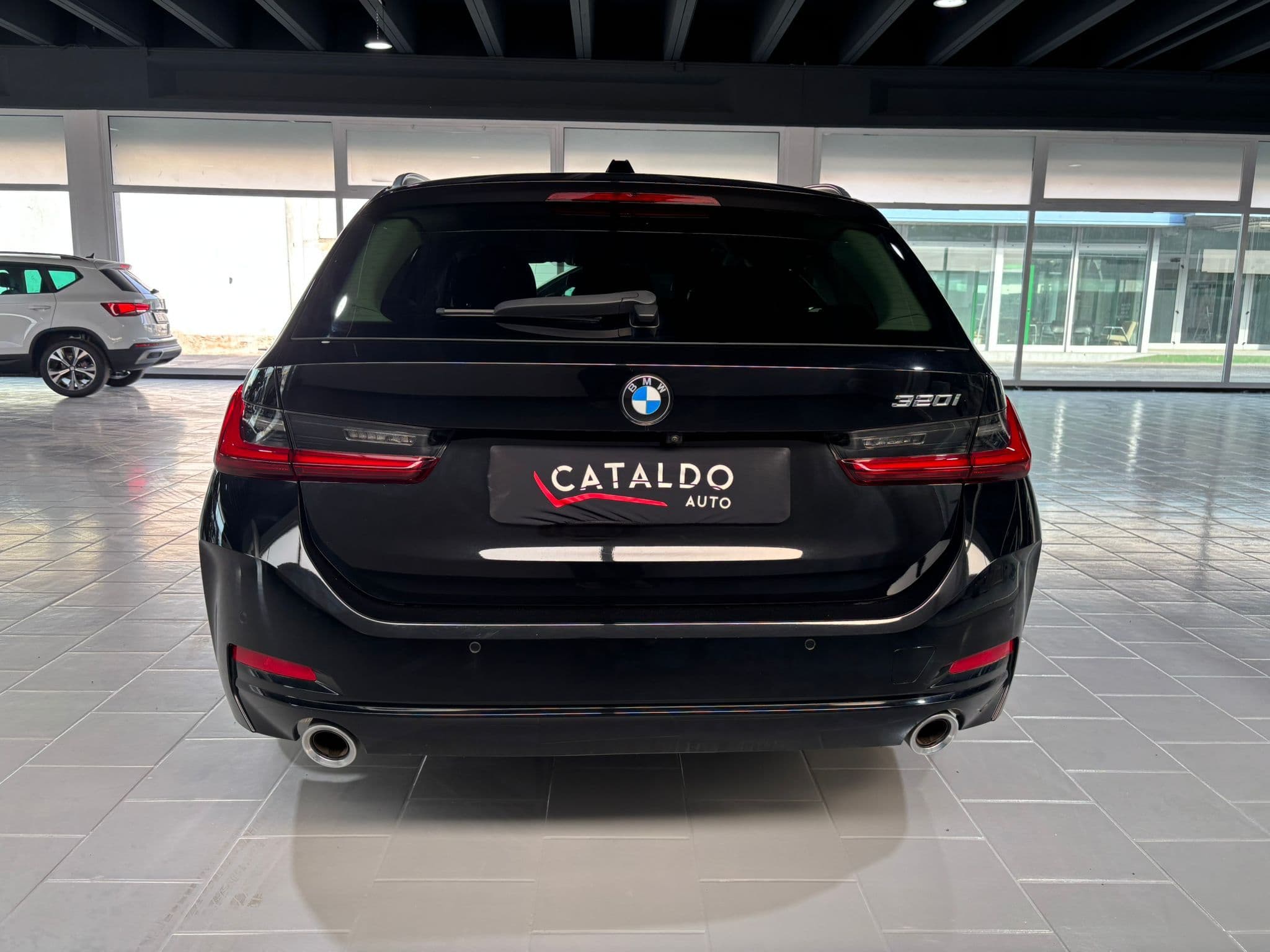 BMW 320 Serie 3 G21 2022 Touring 320i Touring auto - Immagine 4
