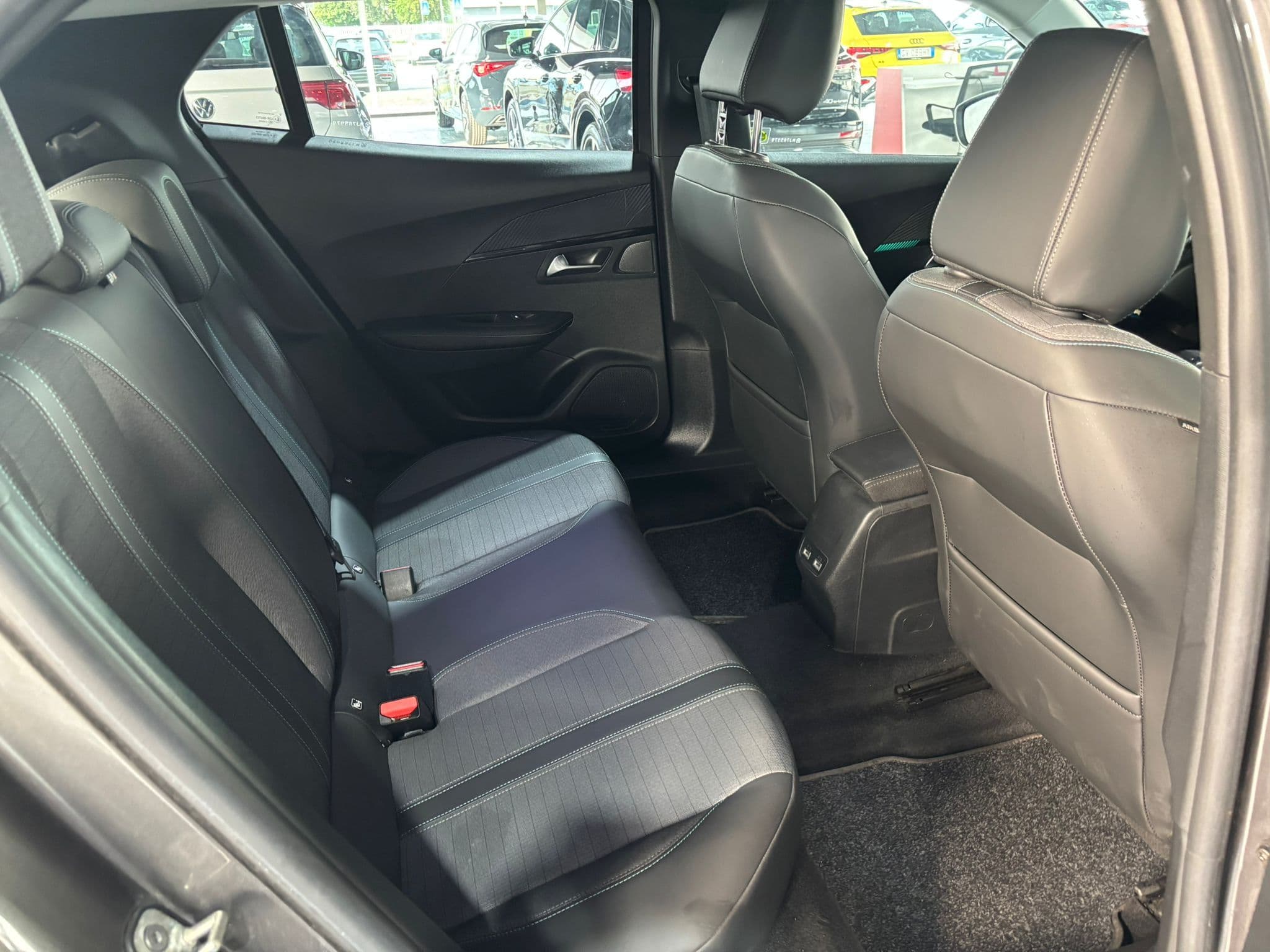 Peugeot 2008 II 2020 1.2 puretech Allure Pack  - Immagine 18
