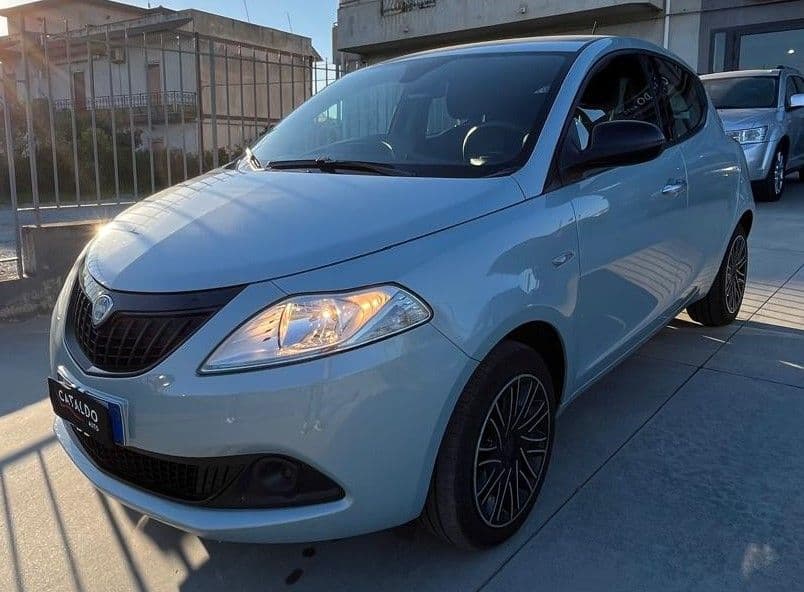Lancia Ypsilon III 2021 1.0 firefly hybrid Gold - Immagine 1