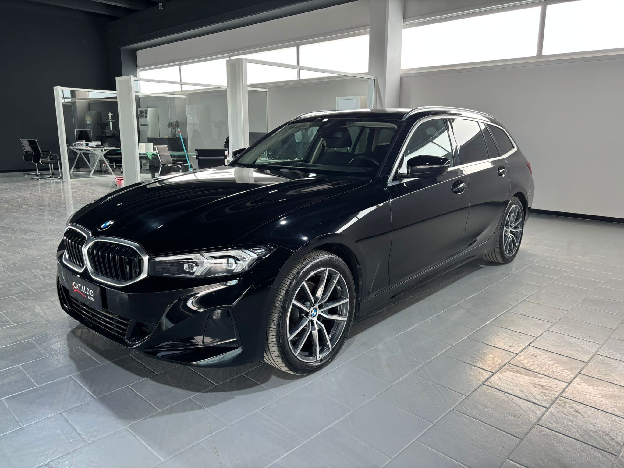 BMW 320 Serie 3 G21 2022 Touring 320i Touring auto - Immagine 1