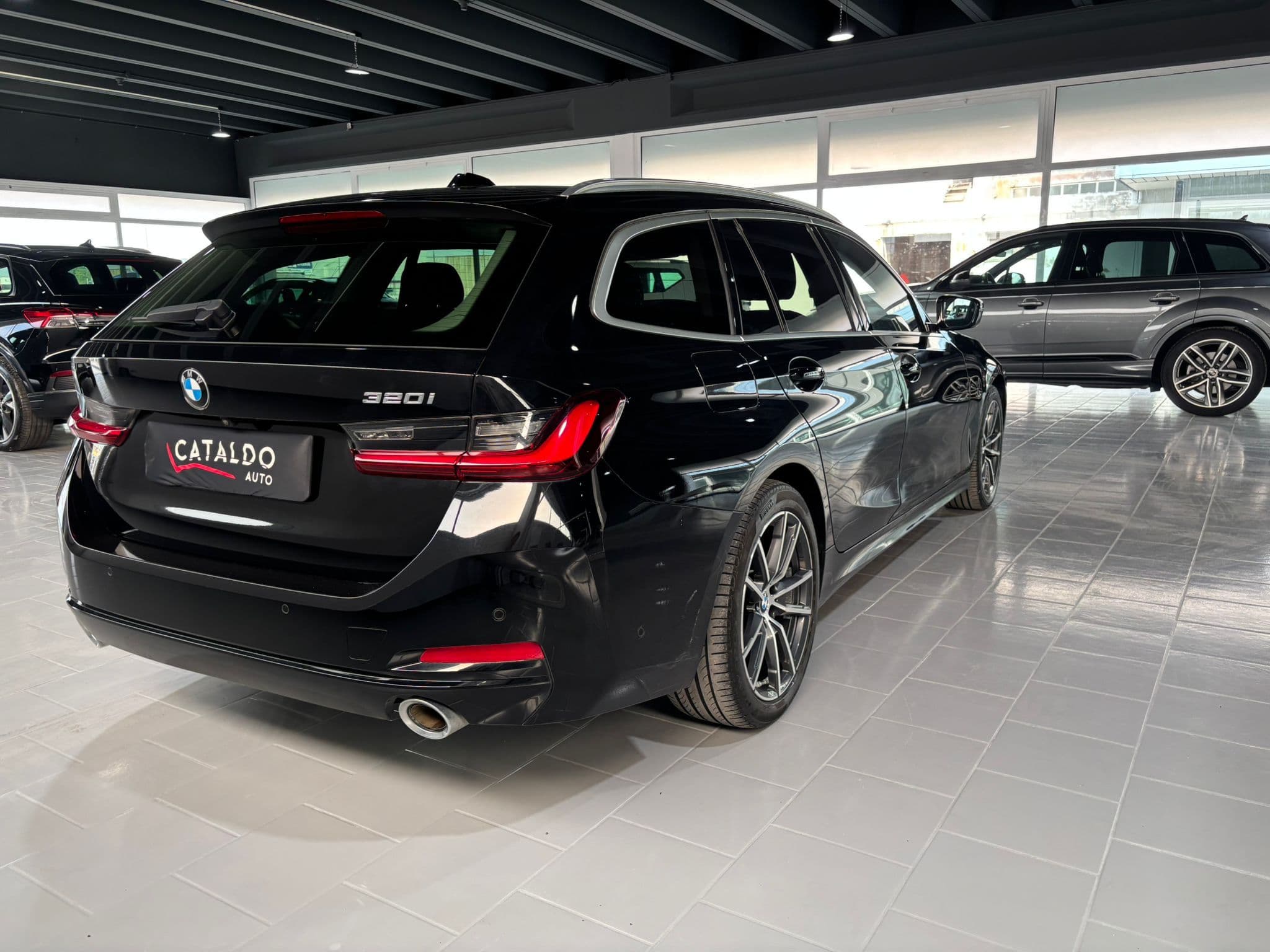 BMW 320 Serie 3 G21 2022 Touring 320i Touring auto - Immagine 5