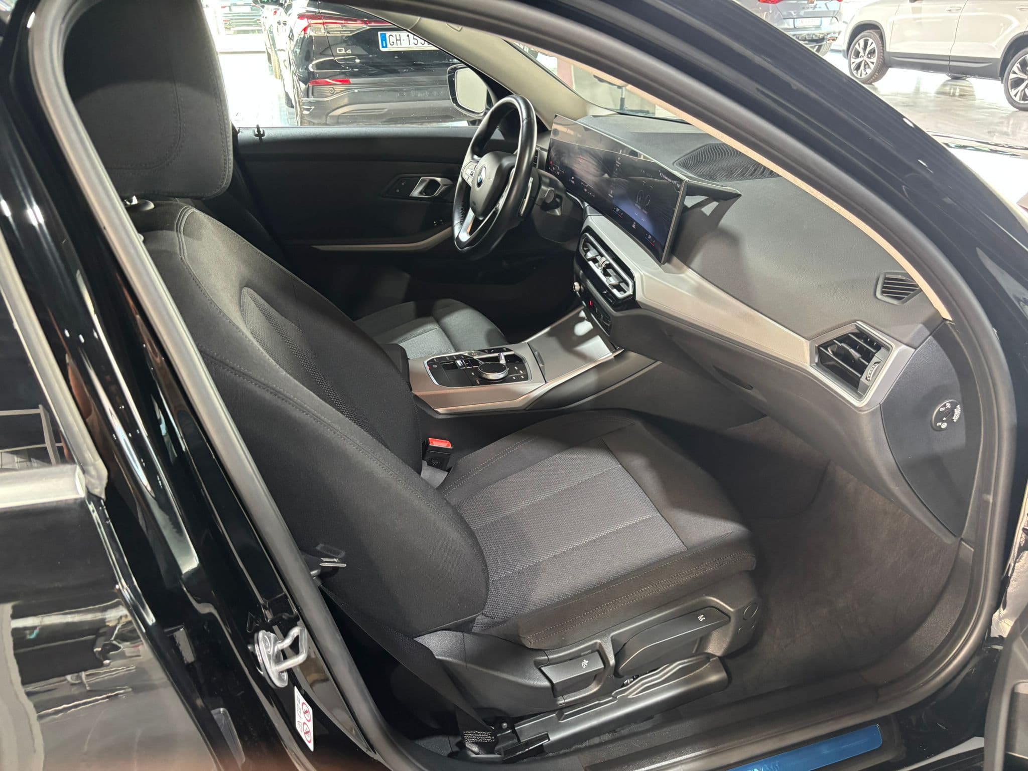 BMW 320 Serie 3 G21 2022 Touring 320i Touring auto - Immagine 17