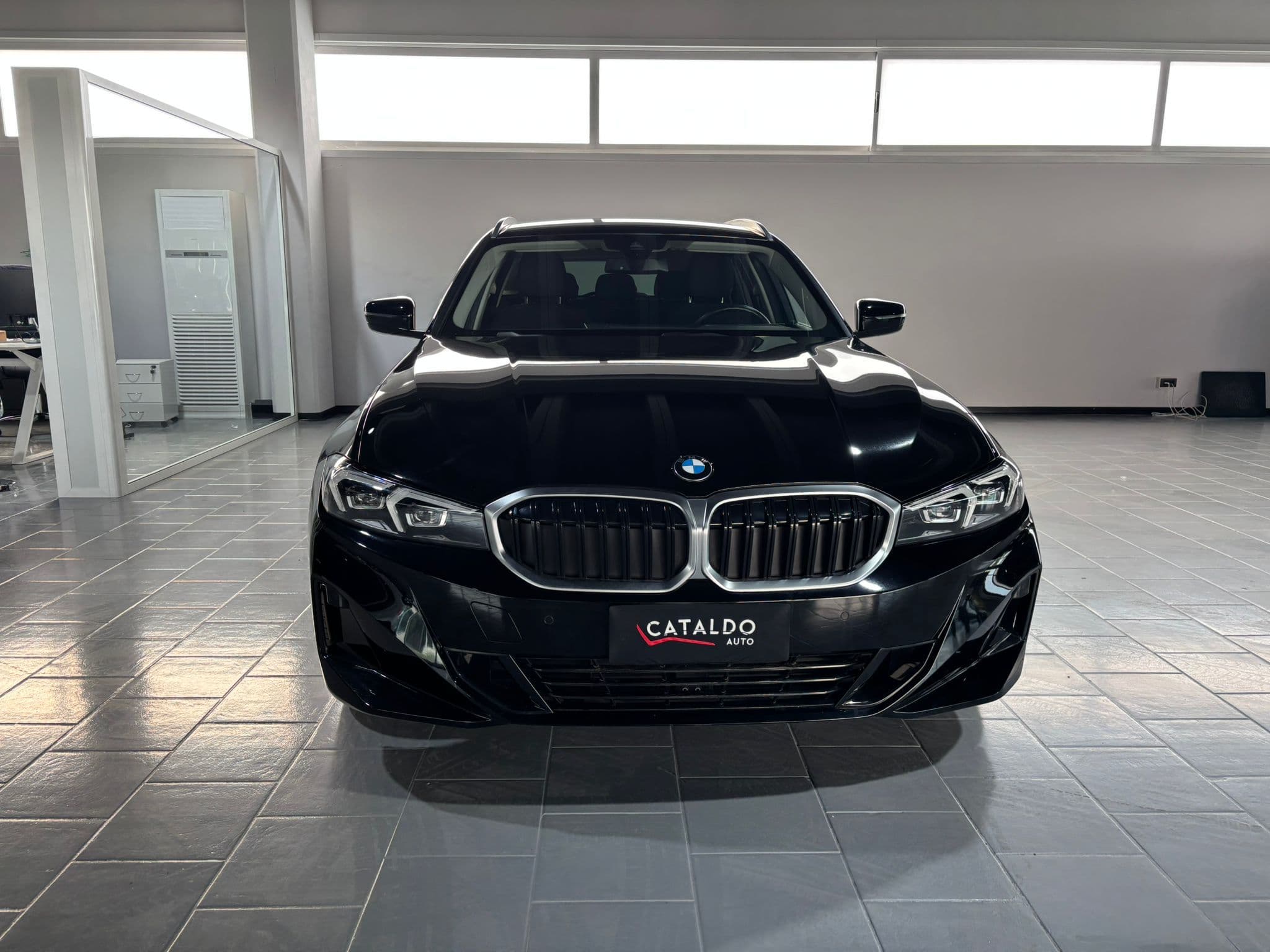 BMW 320 Serie 3 G21 2022 Touring 320i Touring auto - Immagine 8