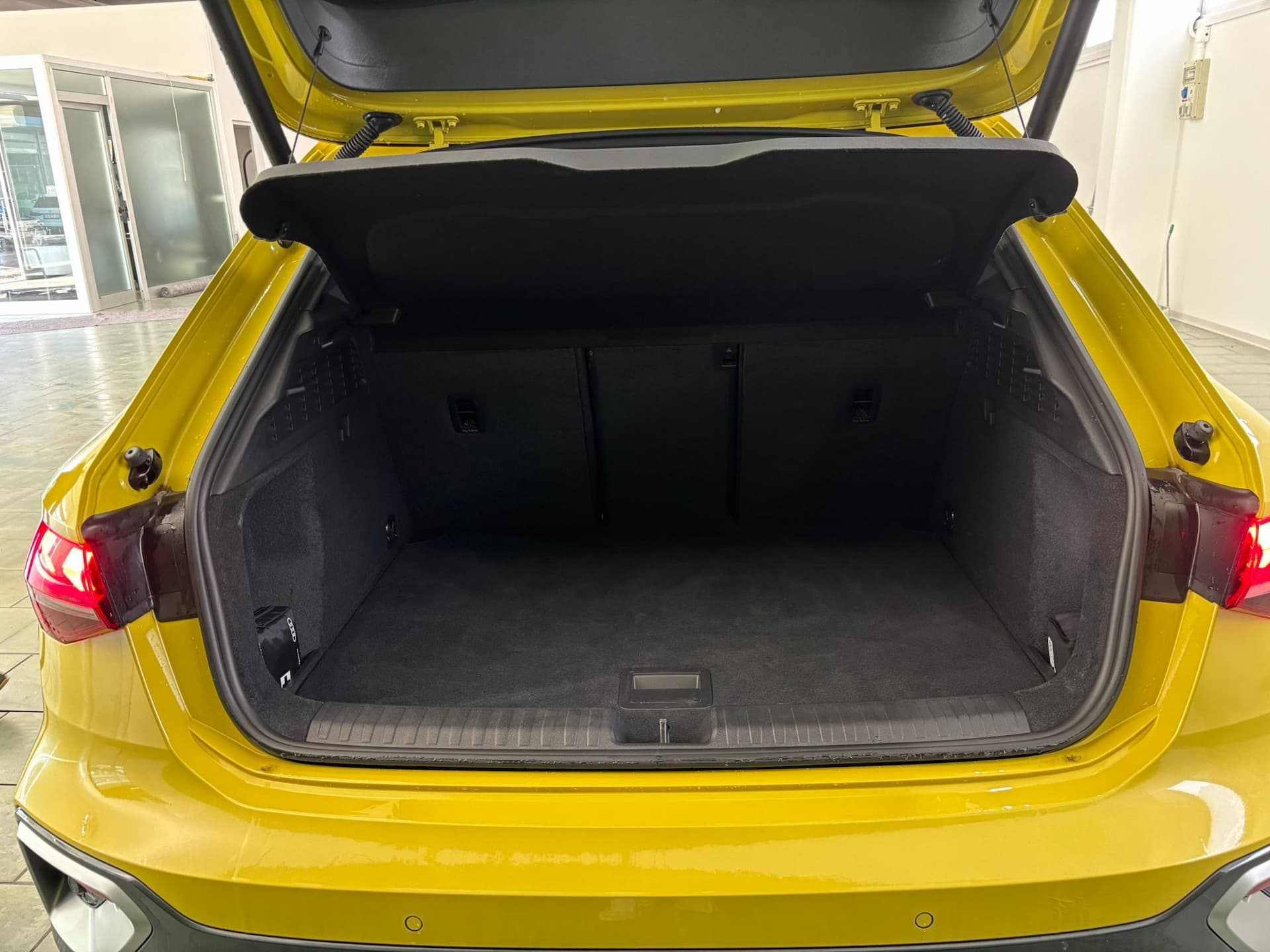 Audi A3 allstreet 35 TFSI S tronic Identity Contrast - Miniatura 25