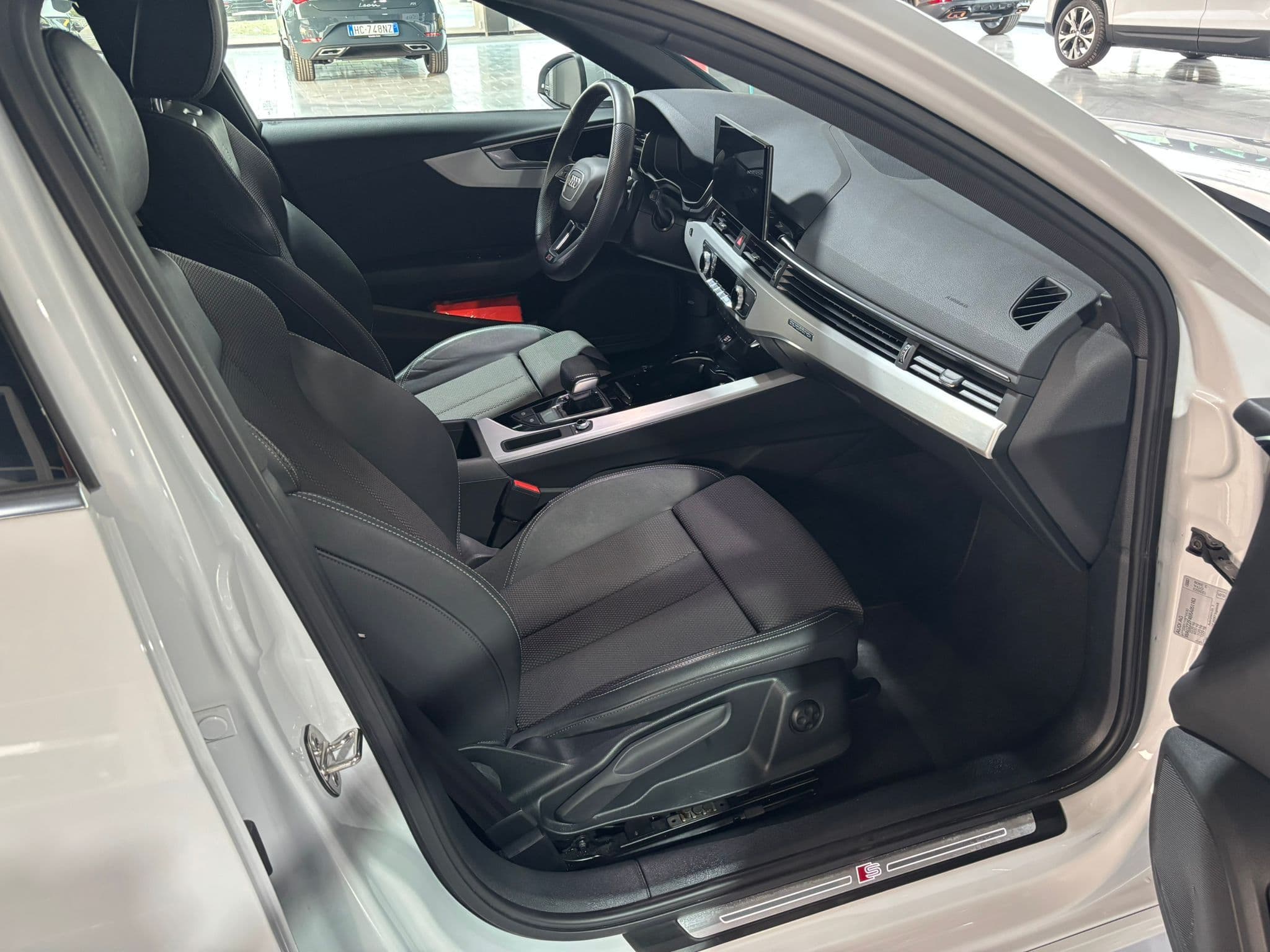 Audi A4 V 2019 Avant 40 2.0 tdi mhev S line edition quattro 204cv s-tronic - Immagine 17