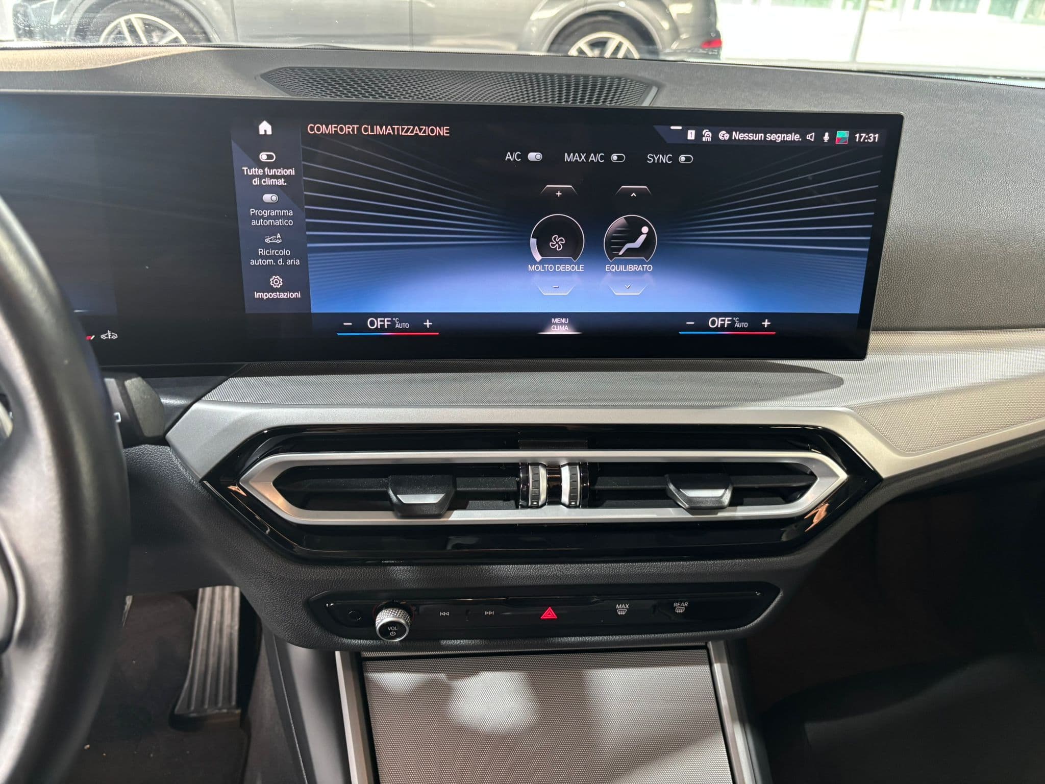 BMW 320 Serie 3 G21 2022 Touring 320i Touring auto - Immagine 14