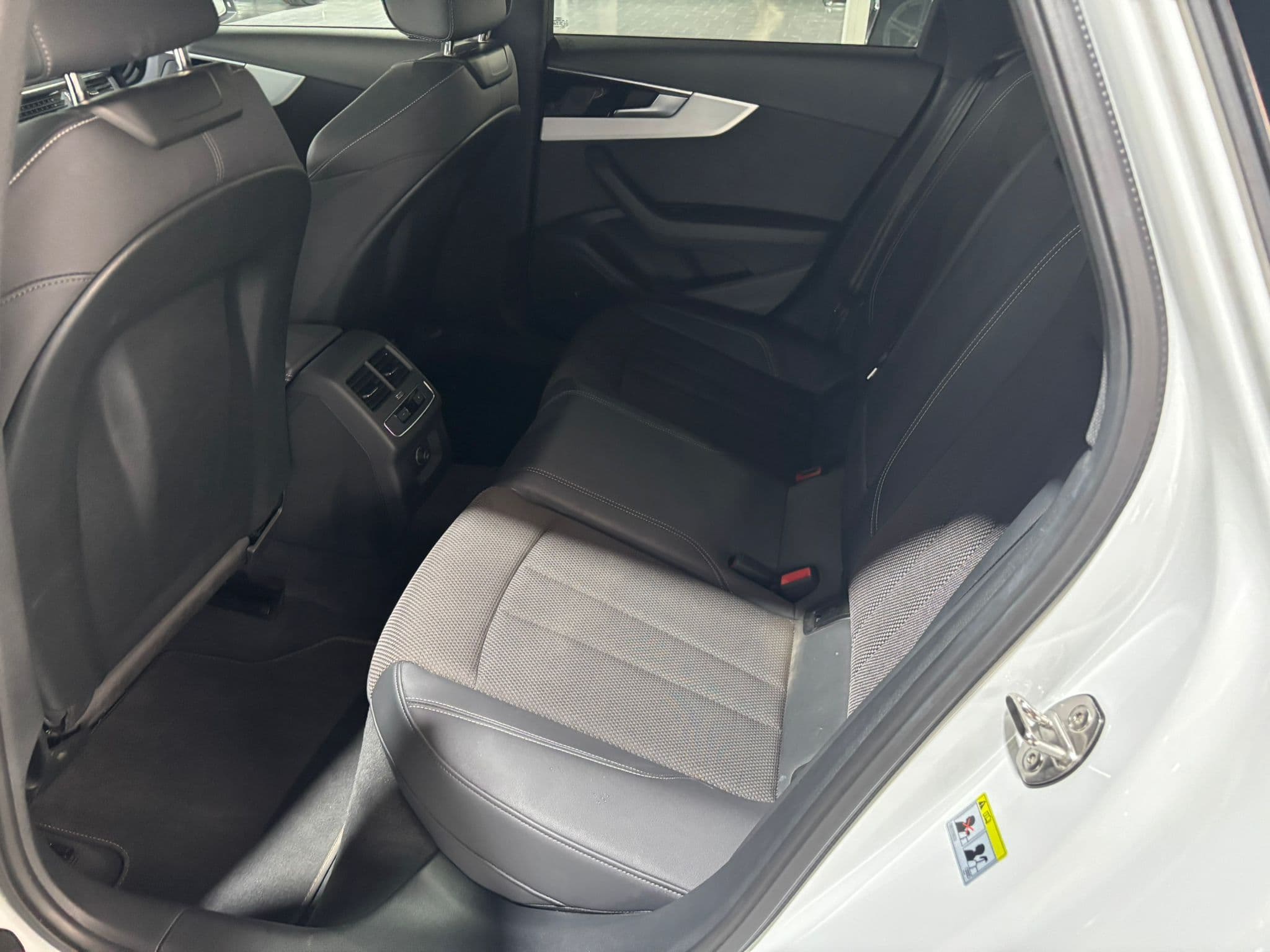 Audi A4 V 2019 Avant 40 2.0 tdi mhev S line edition quattro 204cv s-tronic - Immagine 18