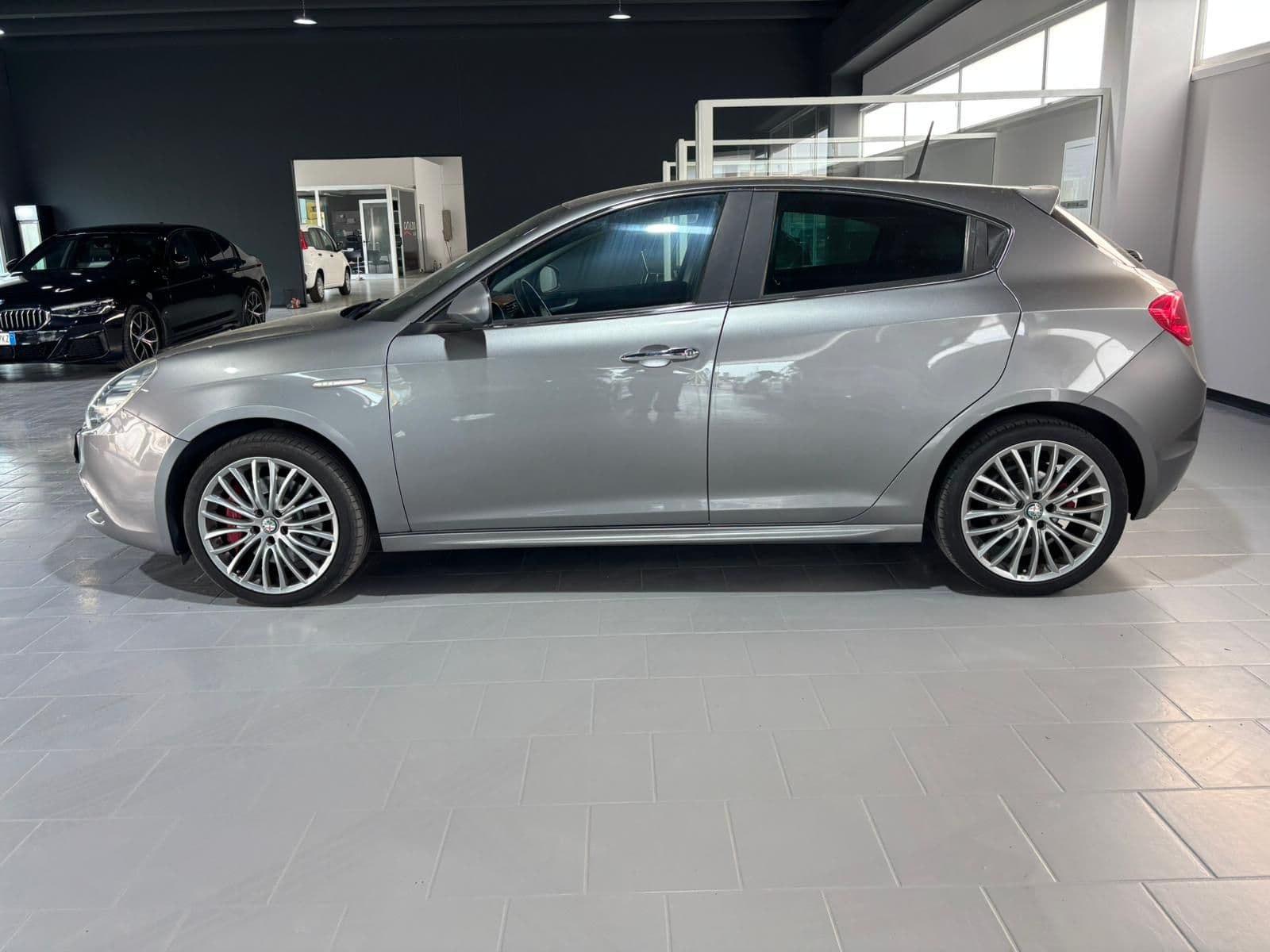 Alfa Romeo Giulietta III 2010 1.4 t. Riders Gpl 120cv - Immagine 2
