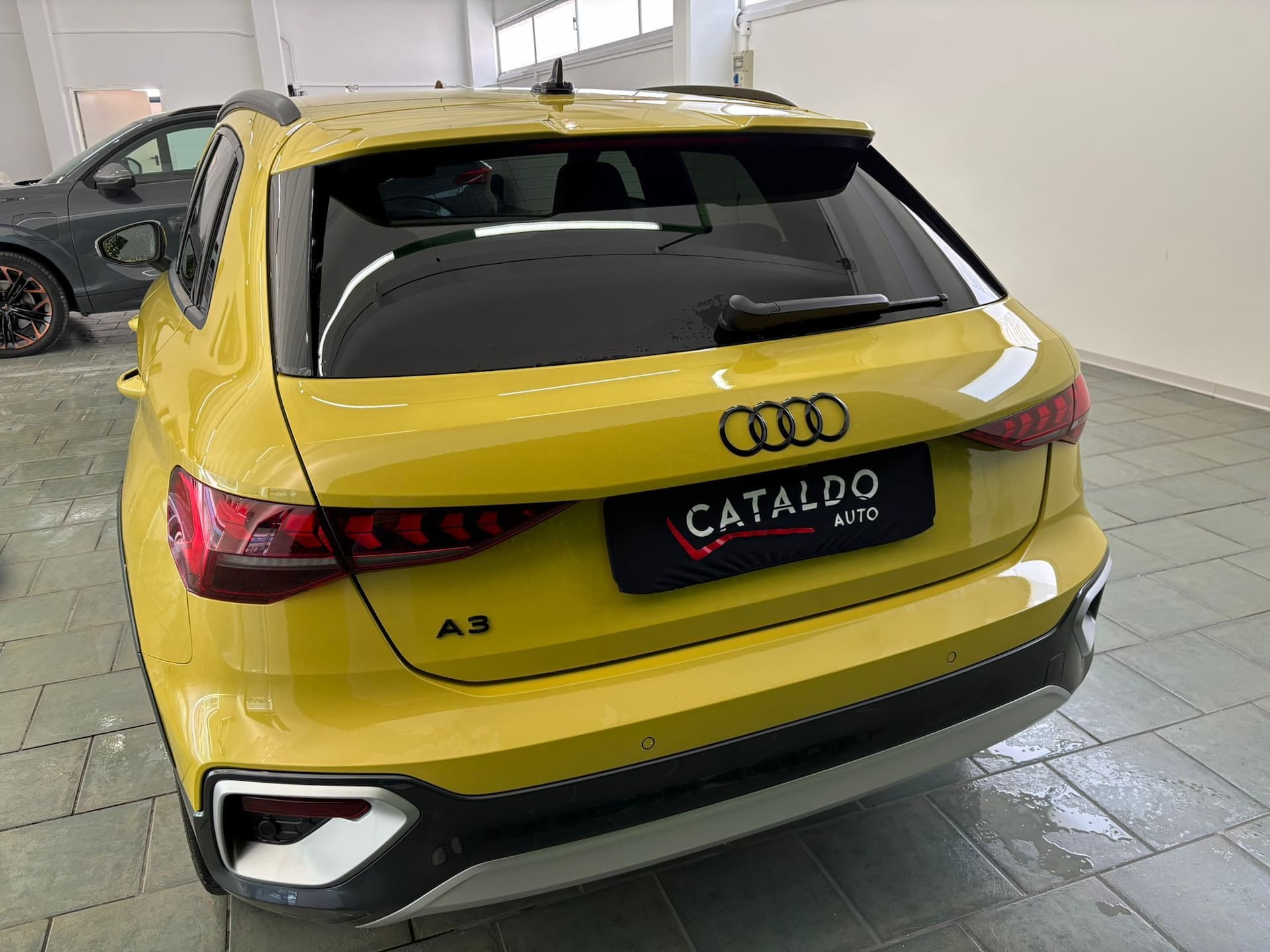 Audi A3 allstreet 35 TFSI S tronic Identity Contrast - Miniatura 4