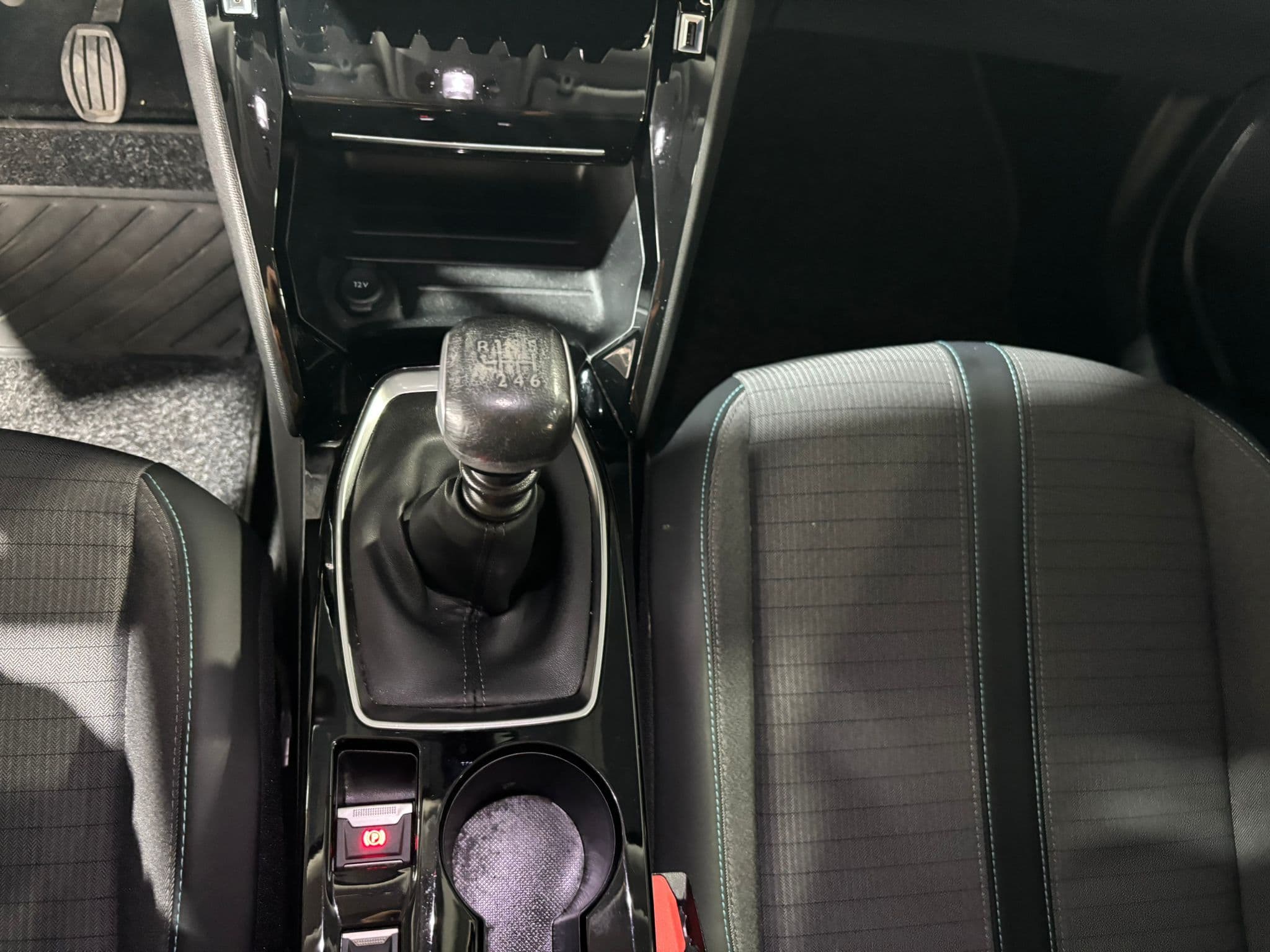 Peugeot 2008 II 2020 1.2 puretech Allure Pack  - Immagine 15