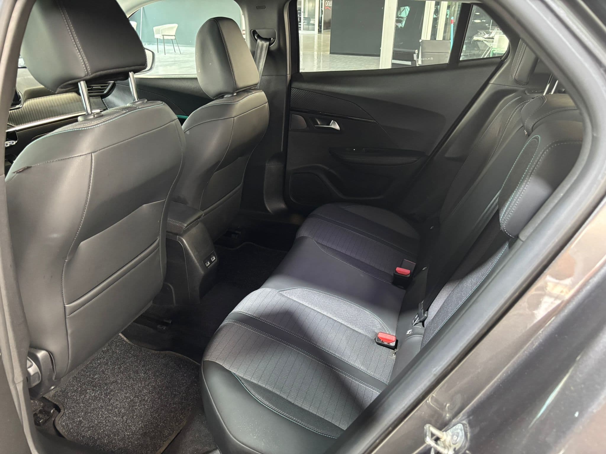 Peugeot 2008 II 2020 1.2 puretech Allure Pack  - Immagine 17