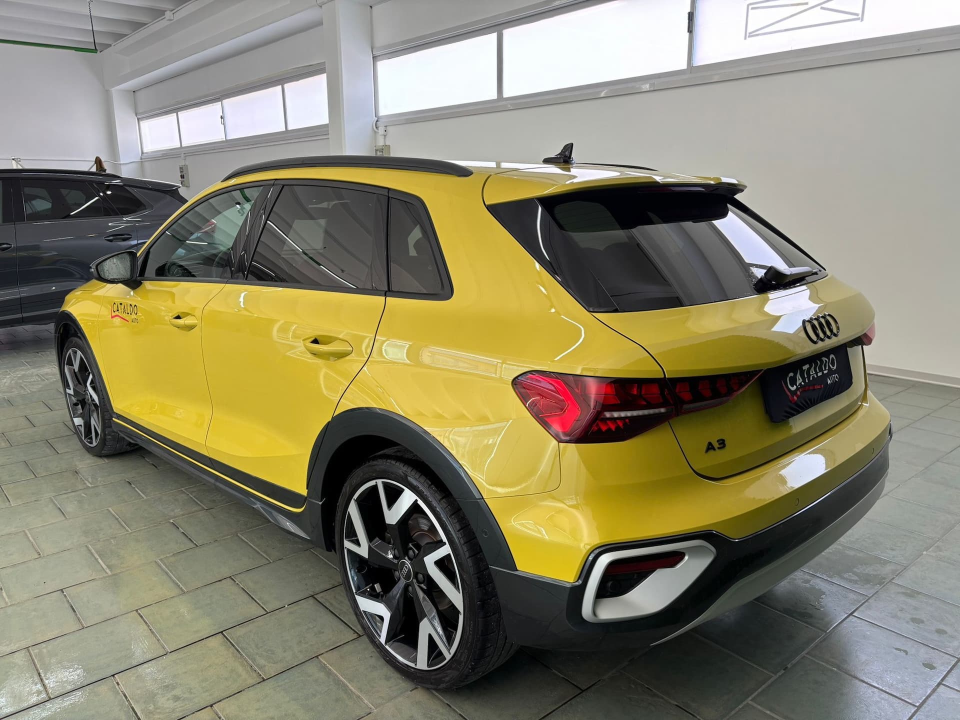 Audi A3 allstreet 35 TFSI S tronic Identity Contrast - Miniatura 3