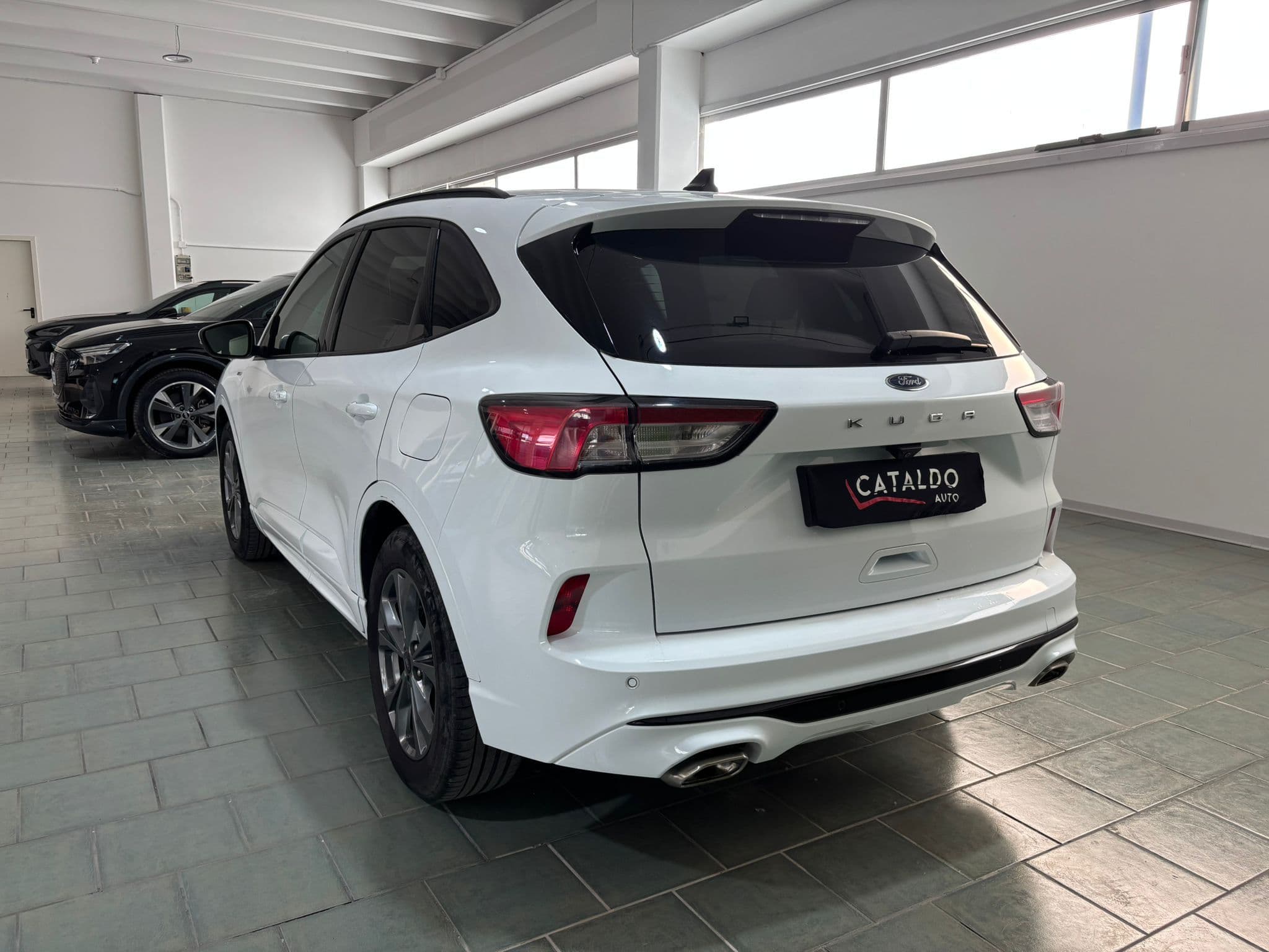 Ford Kuga III 2020 1.5 ecoblue ST-Line 2wd 120cv - Immagine 3