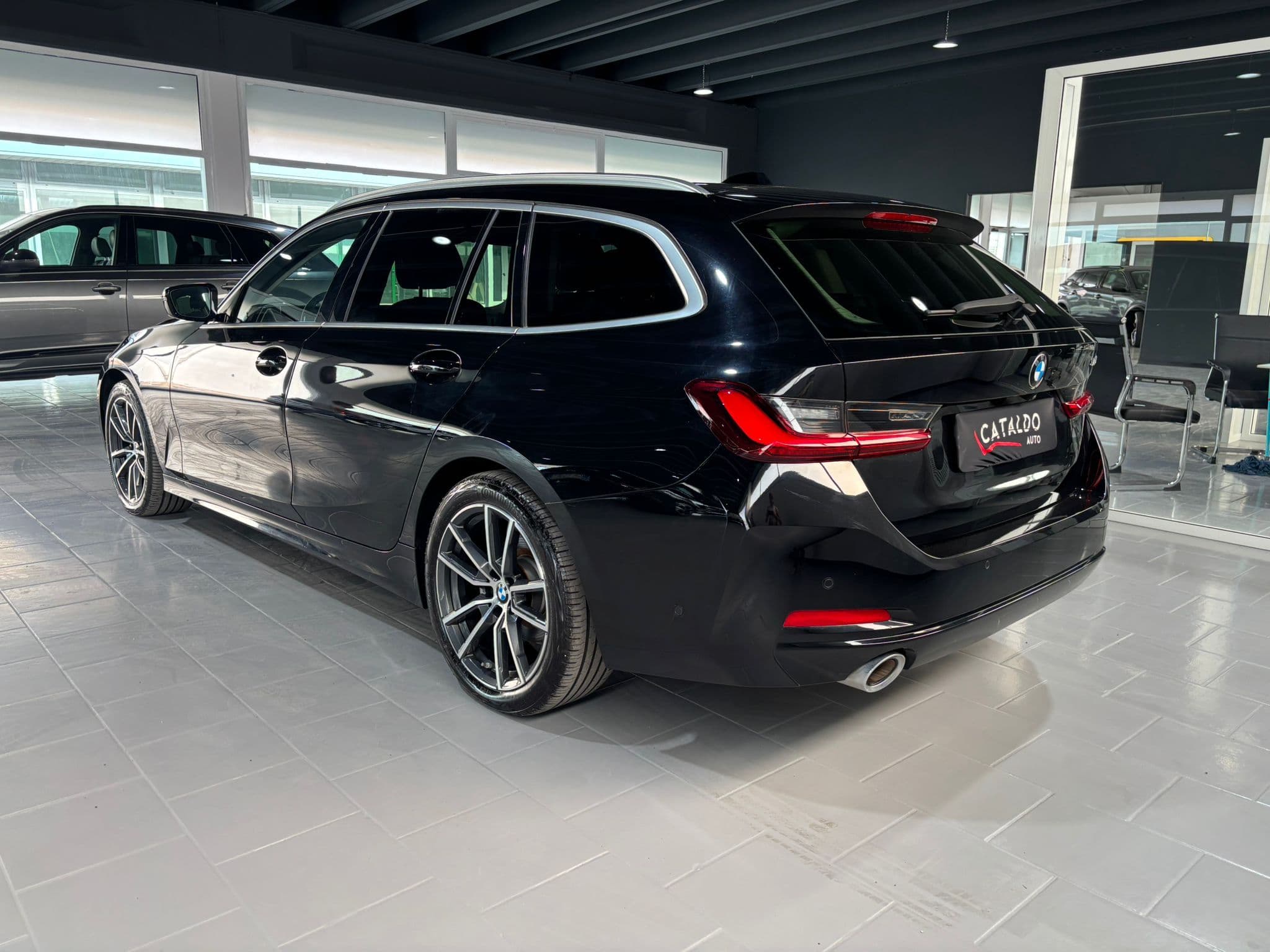 BMW 320 Serie 3 G21 2022 Touring 320i Touring auto - Immagine 3